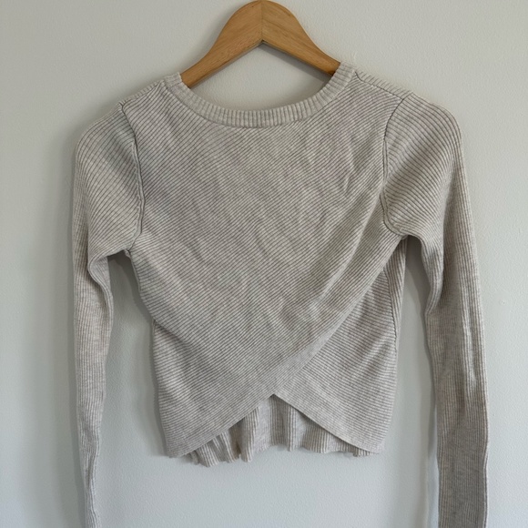 American Eagle fitted ribbed sweater with open back detail S - Picture 2 of 4